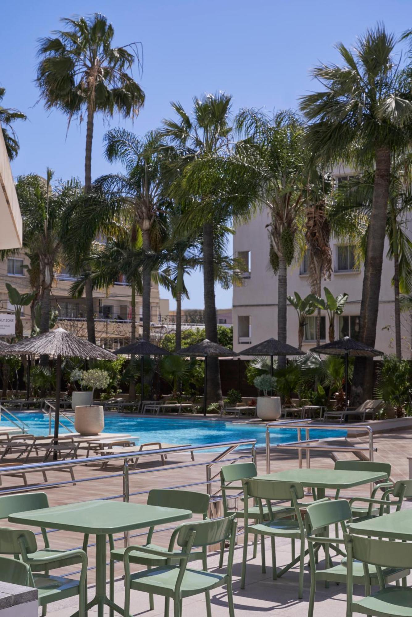 Atlantica Oasis Hotel Лимасол Екстериор снимка