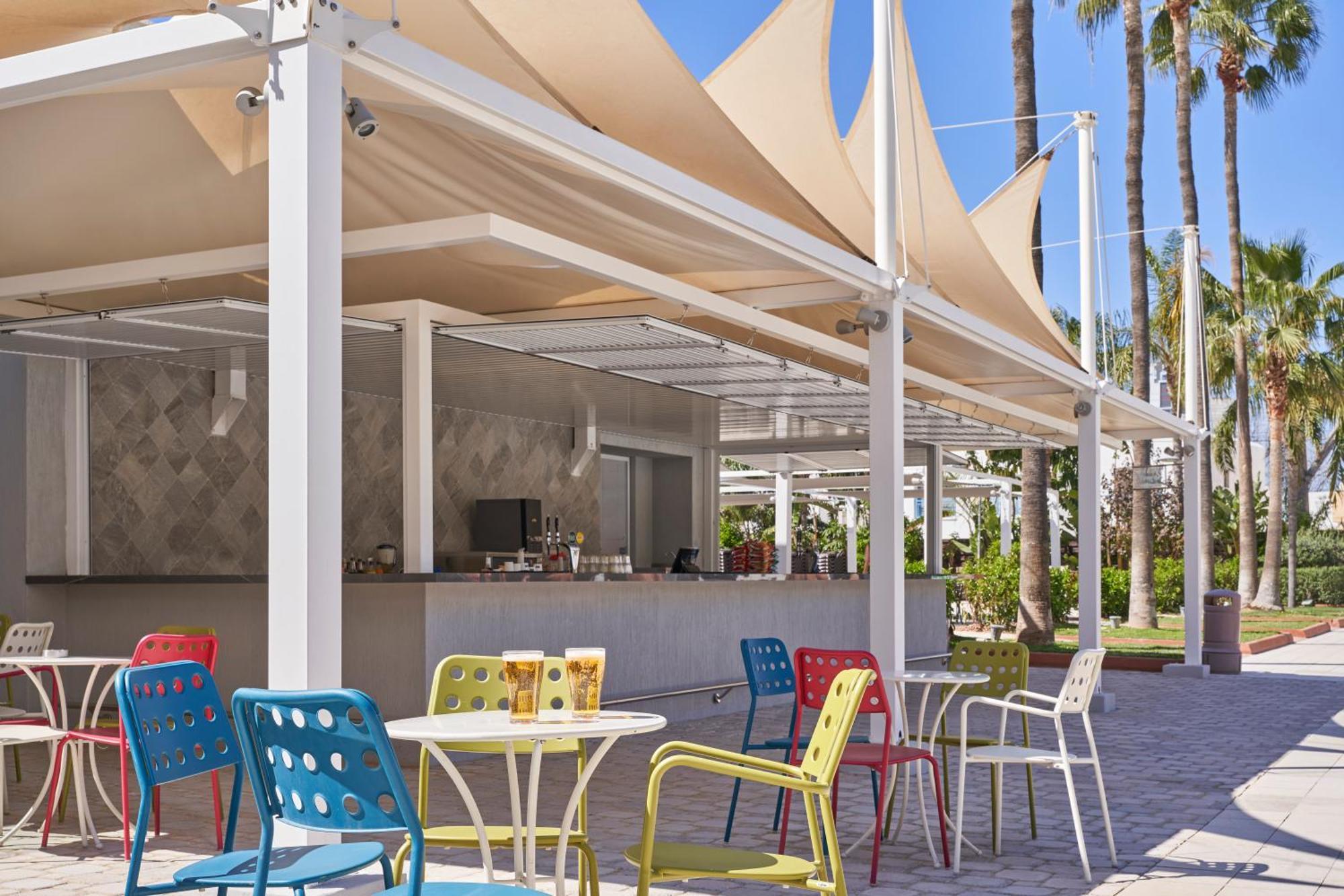 Atlantica Oasis Hotel Лимасол Екстериор снимка