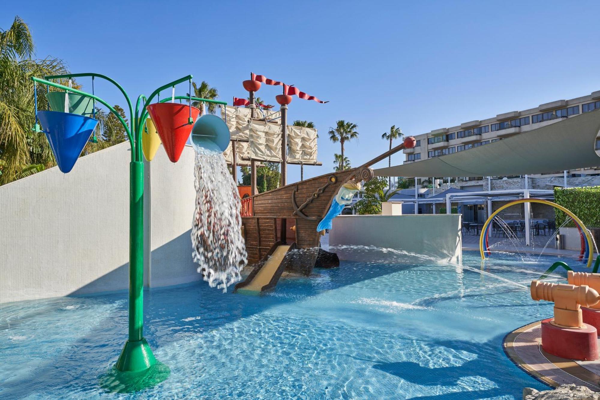 Atlantica Oasis Hotel Лимасол Екстериор снимка