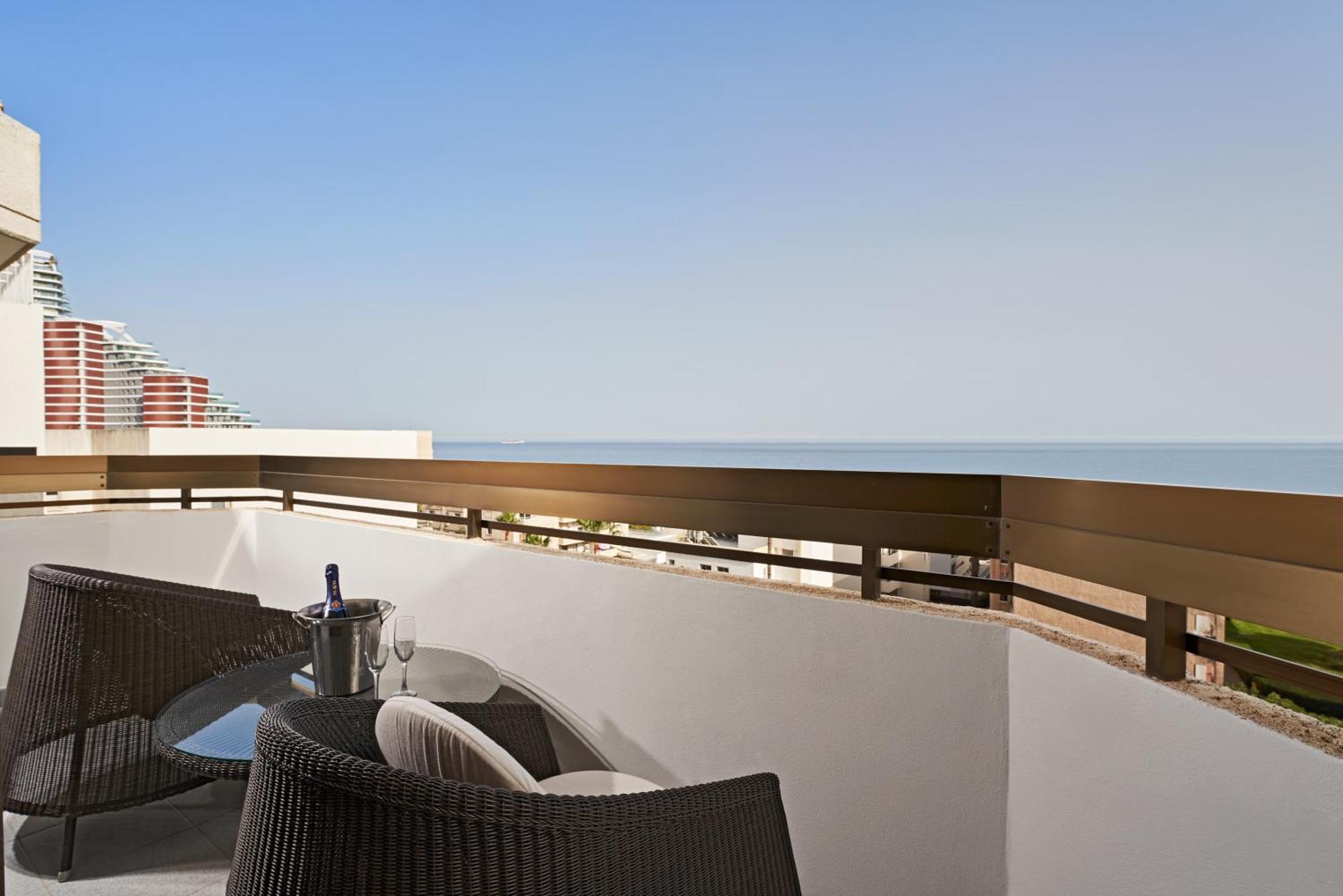 Atlantica Oasis Hotel Лимасол Екстериор снимка