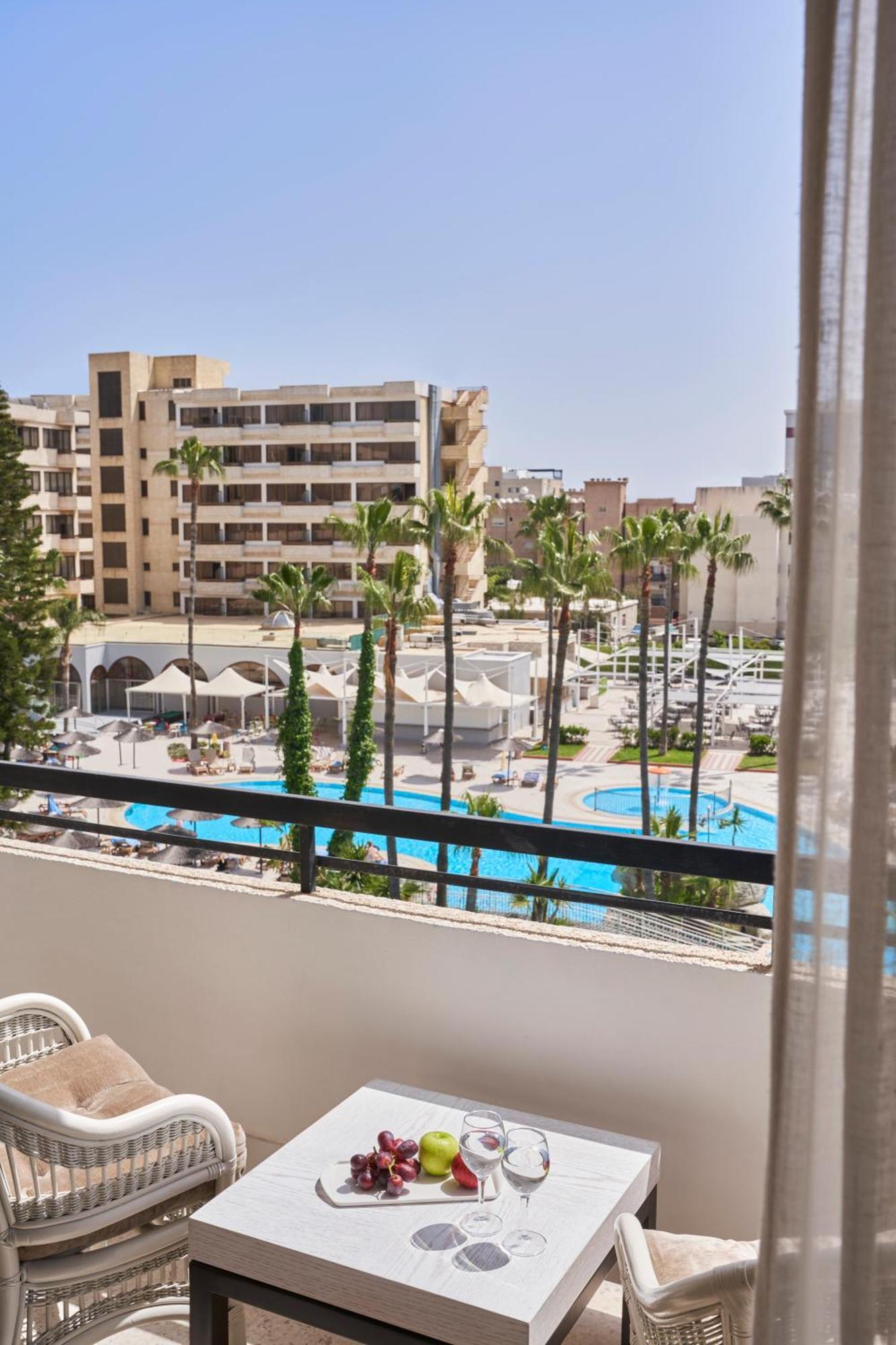 Atlantica Oasis Hotel Лимасол Екстериор снимка
